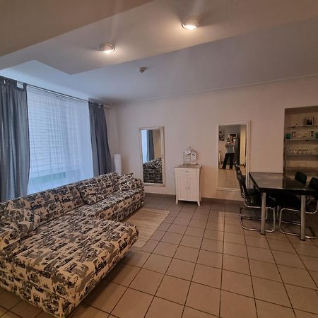 Camellia Studio Apartment & Parking Riga Buitenkant foto