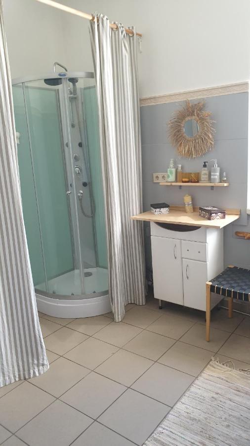 Camellia Studio Apartment & Parking Riga Buitenkant foto