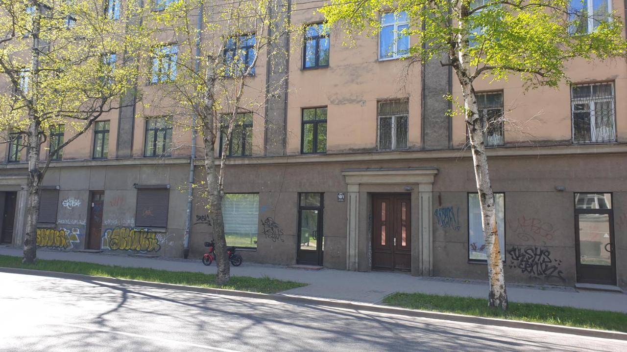 Camellia Studio Apartment & Parking Riga Buitenkant foto
