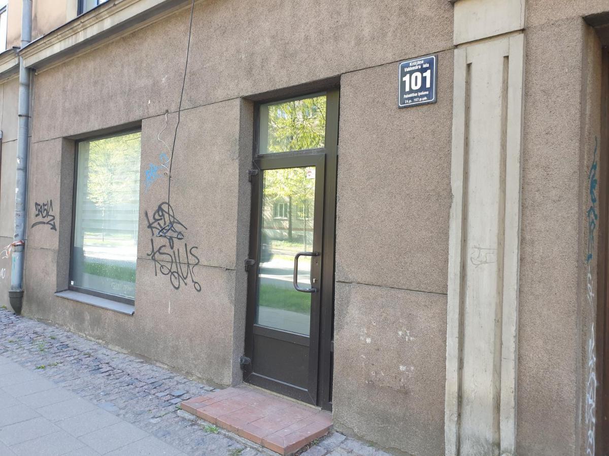 Camellia Studio Apartment & Parking Riga Buitenkant foto