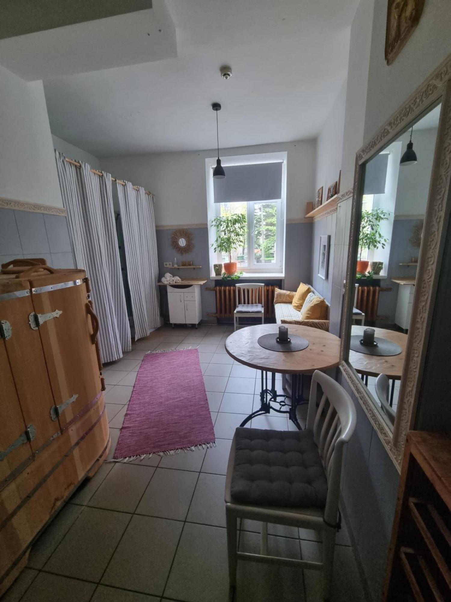 Camellia Studio Apartment & Parking Riga Buitenkant foto
